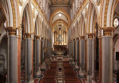 산 도메니코 마조레 성당 (키에사 디 산 도메니코 마조레)